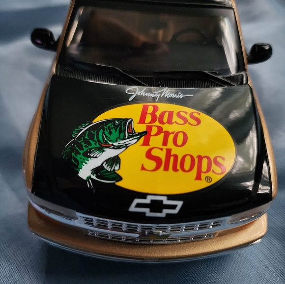 Dale Earnhardt Suburban diecast 1:24 - Picture 8 of 10